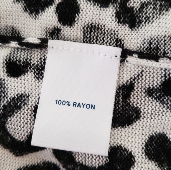 Evereve Allison Joy leopard print long cardigan  size Large - Picture 2 of 8